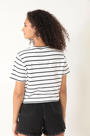 Çizgili Beyaz Gelincik Nakış Detaylı Kısa Kollu Kadın T-shirt - 2401
