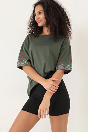 Amida Yeşil Kolları Etnik Nakışlı Oversize Kısa Kollu Kadın T-shirt- 2406