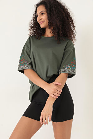 Amida Yeşil Kolları Etnik Nakışlı Oversize Kısa Kollu Kadın T-shirt- 2406