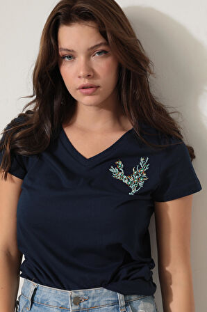 Lacivert Omzu Çiçek Nakışlı V Yaka Kısa Kollu Kadın T-shirt- 2418