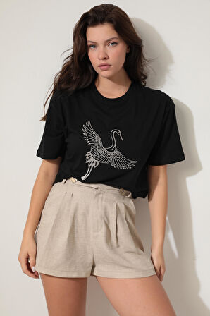 Siyah Önü Leylek Nakışlı Bisiklet Yaka Oversize Kısa Kollu Kadın T-shirt- 2421