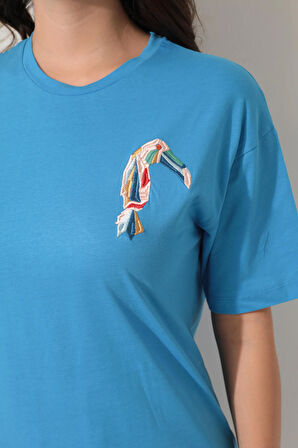 Mavi Papağan Nakışlı Bisiklet Yaka Oversize Kısa Kollu Kadın T-shirt- 2422