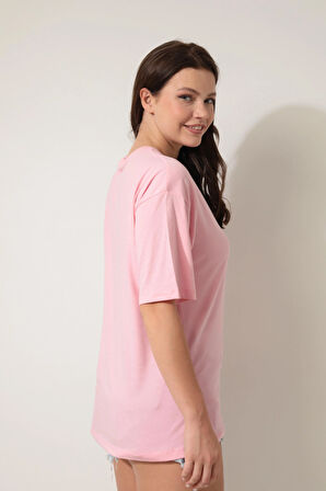 Pembe Papağan Nakışlı Bisiklet Yaka Oversize Kısa Kollu Kadın T-shirt- 2422