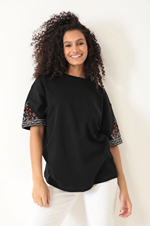 Amida Siyah Kolları Etnik Nakışlı Oversize Kısa Kollu Kadın T-shirt- 2406
