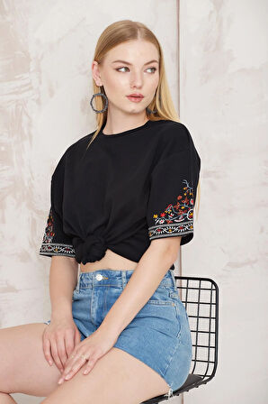 Amida Siyah Kolları Etnik Nakışlı Oversize Kısa Kollu Kadın T-shirt- 2406