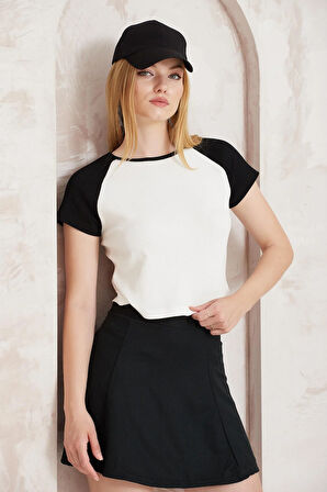 Amida Siyah Beyaz Parçalı Sıfır Yaka Basic Crop T-shirt- 2407 