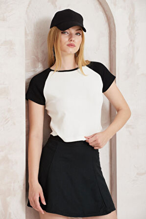 Amida Siyah Beyaz Parçalı Sıfır Yaka Basic Crop T-shirt- 2407 