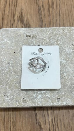 Taşlı Geçmeli Silver Kıkırdak Küpe