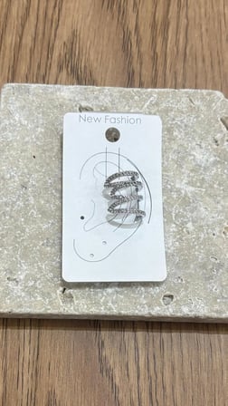 Dört Sıra Taşlı Silver Kıkırdak Küpe