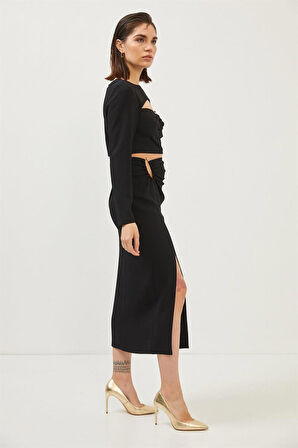 Siyah Cut Out Detaylı Asimetrik Yaka Crop Bluz