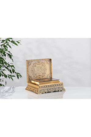 Sandık Kur'an Kabı Altın 28x23x9 Cm.