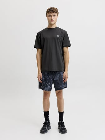 JJSPULSE LOGO BRANDING TEE Black