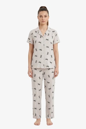 Gri Çizgi Desenli Yumuşak Dokulu Gömlek Yaka Kadın Pijama Takımı