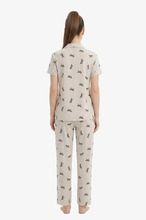 Gri Çizgi Desenli Yumuşak Dokulu Gömlek Yaka Kadın Pijama Takımı