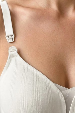 Seamless Bra - Nuvia |Krem Lazer Kesim Klipsli Önden Açılabilir Rib Dokulu Dikişsiz Emzirme Sütyeni