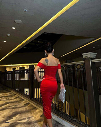 Kadın Madonna Yaka Sandy Kumaş Büzgü Detay Midi Boy Elbise