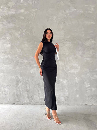 Kolsuz Yırtmaçlı Uzun Maxı Boy Elbise - Siyah