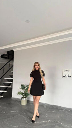 Kadın Atlas Kumaş Iç Astarlı Gizli Fermuarlı Inci Düğme Detaylı Mini Elbise