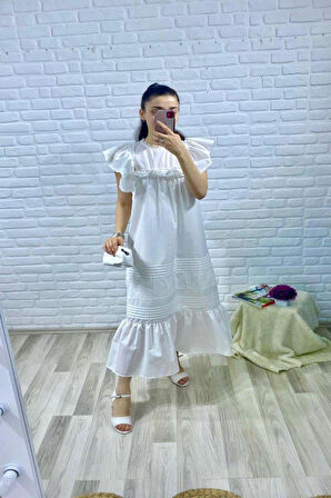 Beyaz Omuzu Fırfır Detaylı Ve Büzgülü Elbise