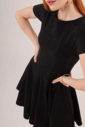 Önden Dikiş Detaylı Çan Model Siyah Elbise