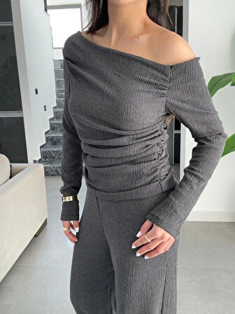 Kadın Kayık Yaka Yanı Büzgülü Omuz Dekolteli Bluz Vesalaş Ispanyol Paça Pantolon Ikili Takım