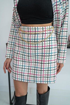 Beyaz Önü Açık Ceket Ve Eteği Zincirli Takım