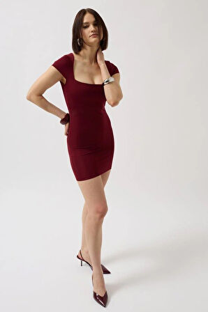 Pencere Detay Mini Dekolte Elbise