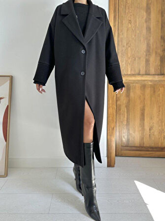 Siyah Manşet Detaylı Kaban