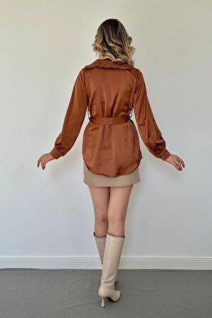 Kahverengi Yakası Fırfırlı Kuşaklı Saten Gömlek