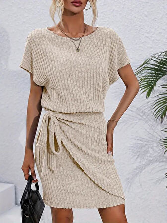 Kadın Kısa Kollu Yakası Açık Belden Lastikli Yandan Bağlamalı Kalın Fitilli Kaşkorse Elbise