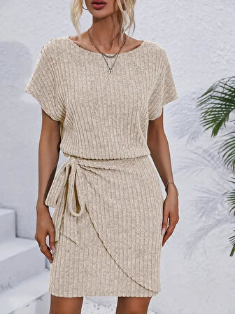 Kadın Kısa Kollu Yakası Açık Belden Lastikli Yandan Bağlamalı Kalın Fitilli Kaşkorse Elbise