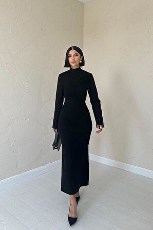 Siyah Omzu Güllü Düz Elbise