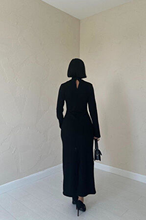 Siyah Omzu Güllü Düz Elbise