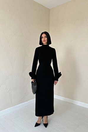 Siyah Kolları Güllü Triko Elbise