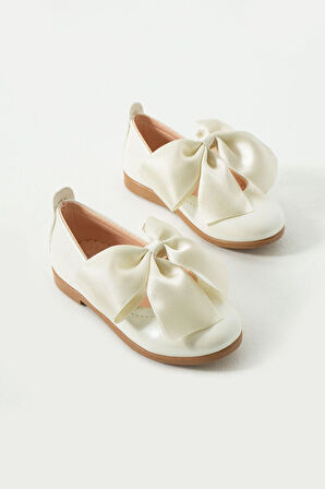 Kurdele Detaylı Kız Çocuk Ayakkabı Ekru