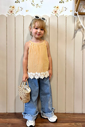 Etekleri Dantelli Çizgili Kız Çocuk Bluz