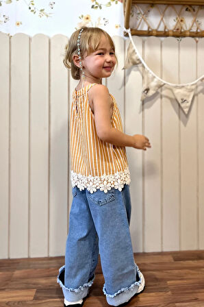 Etekleri Dantelli Çizgili Kız Çocuk Bluz