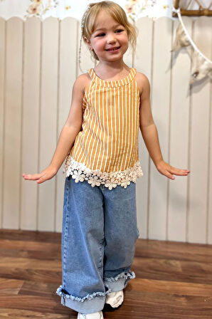 Etekleri Dantelli Çizgili Kız Çocuk Bluz