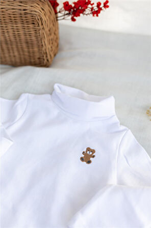 Ayıcık Nakışlı Yarım Balıkçı Yaka Body Beyaz