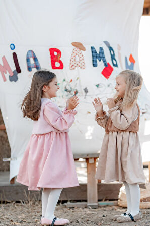 Kürklü Nubuk Kumaş Fiyonk Nakışlı Elbise Kahverengi