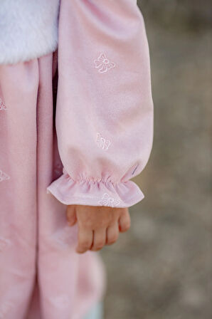 Kürklü Nubuk Kumaş Fiyonk Nakışlı Elbise Pembe