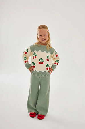 Kiraz İşlemeli Kazaklı Triko Takım Yeşil