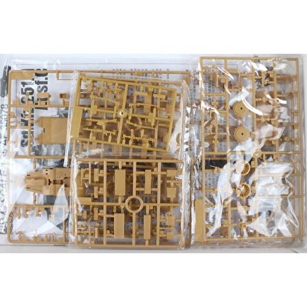 AFV Club AF35078 1/35 Sd.Kfz.251/1 Ausf.C Tank Demonte Plastik Maketi