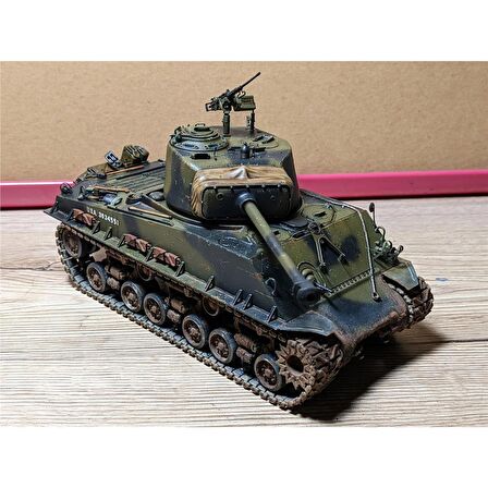 RFM 5042 1/35 Ölçek M4A3 76W HVSS Sherman Tankı, İç Detaylı, Plastik Model Kiti