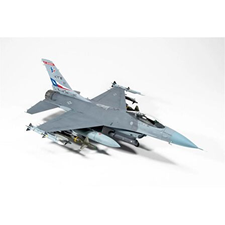 Kinetic K48102 1/48 F-16C Blok 25/42 USAF Savaş Uçağı, Plastik Model Kiti