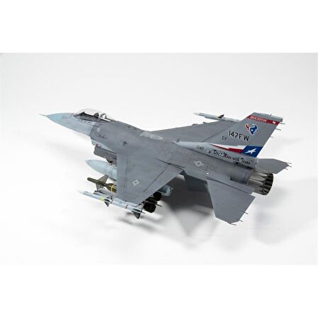 Kinetic K48102 1/48 F-16C Blok 25/42 USAF Savaş Uçağı, Plastik Model Kiti