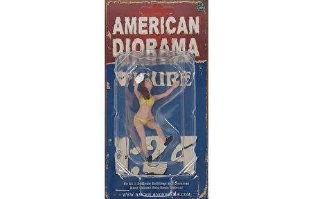 American Diorama AD76366 1/24 Ölçek Araba Yıkayan Bikinili Kız (Stephanie) Sergilemeye Hazır Plastik Figürü