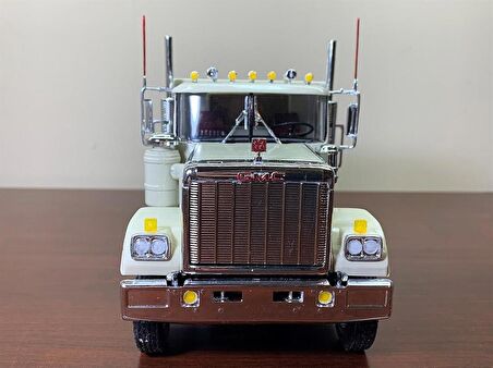 AMT 1272 1/25 1976 GMC General Semi Tractor, Demonte Plastik Çekici Maketi