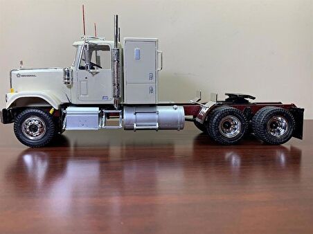 AMT 1272 1/25 1976 GMC General Semi Tractor, Demonte Plastik Çekici Maketi