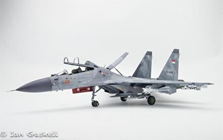 HobbyBoss 81714 1/48 Su-30MKK Flanker G Savaş Uçağı Demonte Plastik Maketi